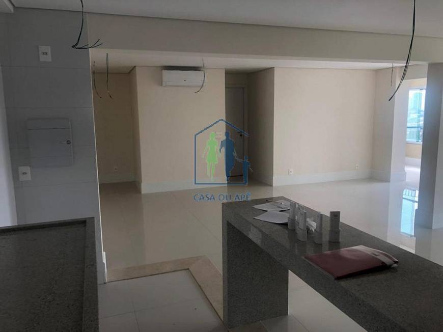 Apartamento à venda com 3 quartos, 117m² - Foto 2