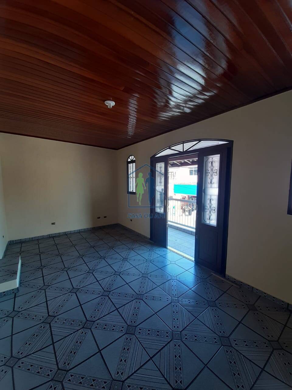 Casa à venda com 4 quartos, 240m² - Foto 2