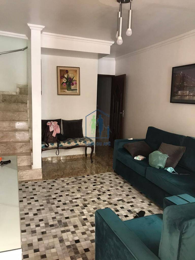 Casa à venda com 4 quartos, 210m² - Foto 1