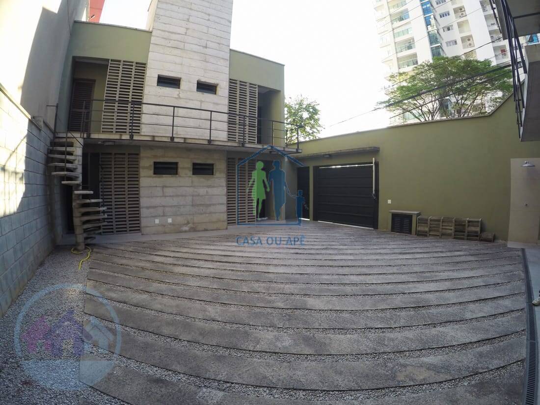 Sobrado à venda com 5 quartos, 350m² - Foto 1