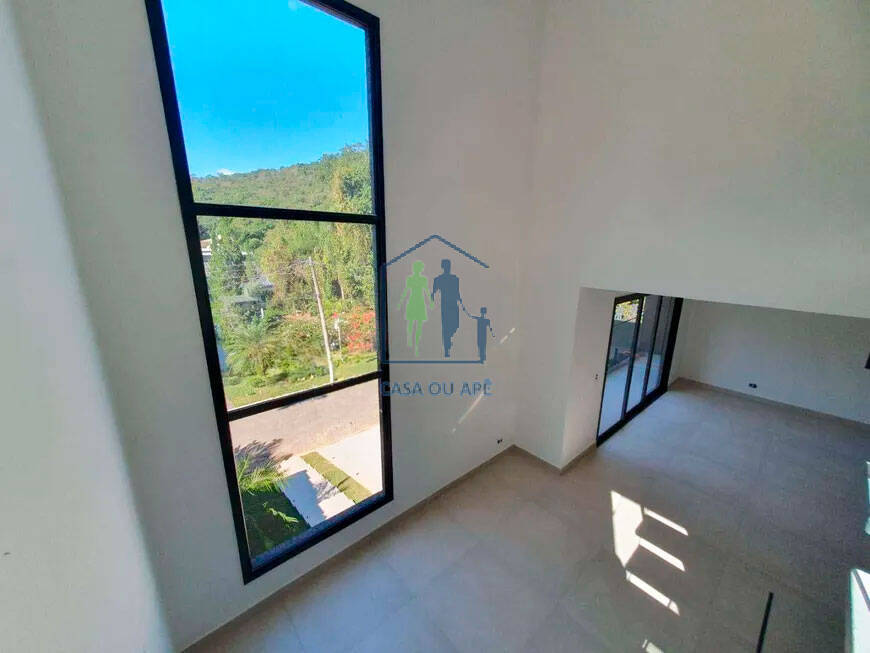 Casa à venda com 3 quartos, 220m² - Foto 9